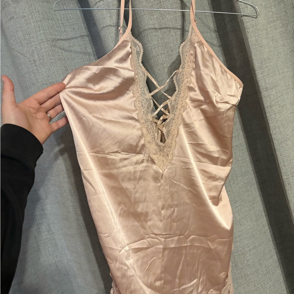 Elegant Lace Trim Satin Chemise